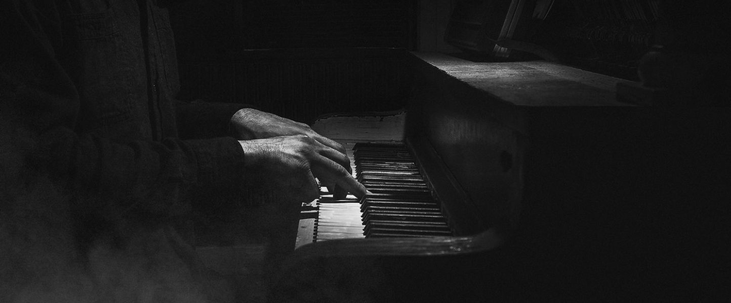 hero_02_piano hero_02_piano